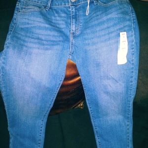 Levi's capris size 14